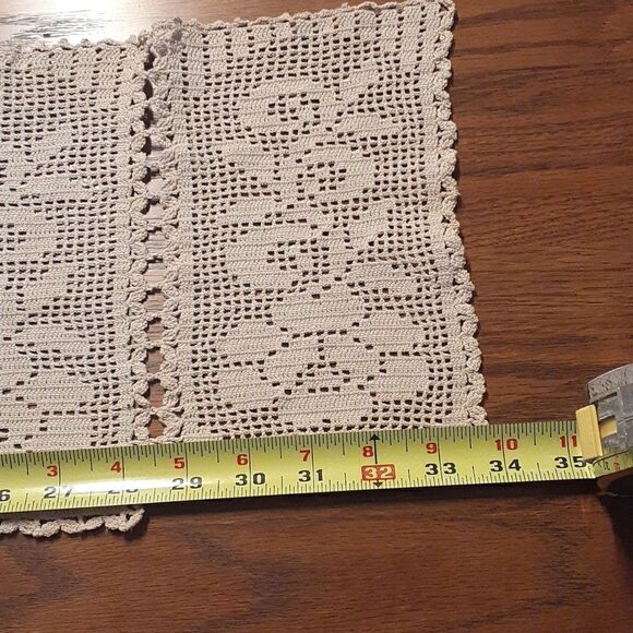 2 pc bundle vintage ecru hand crocheted doilies - Picture 5 of 8